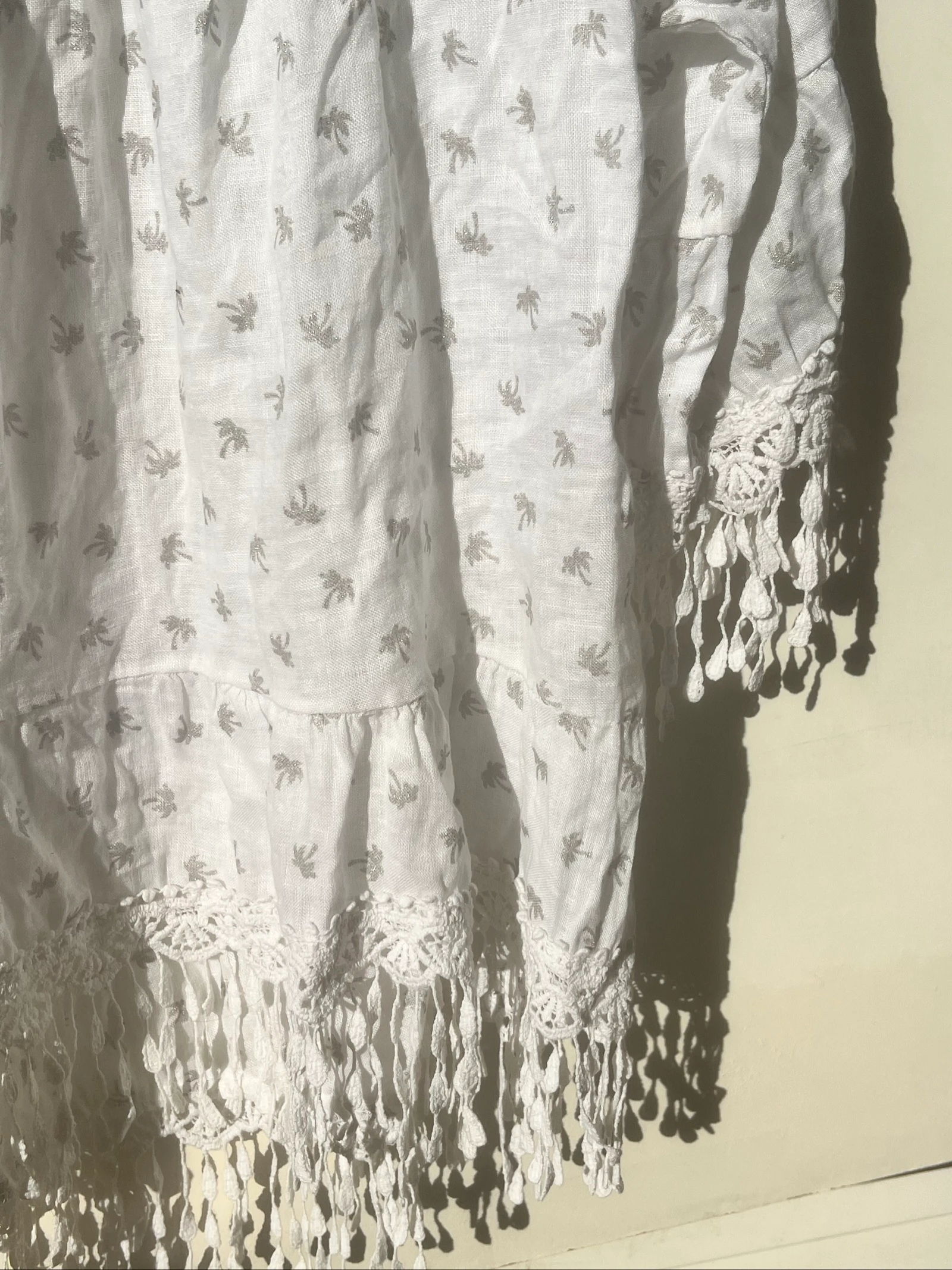 Witte bohemien blouse met franjes en zilveren palmboom motief – photo 5